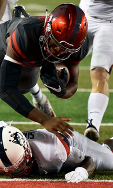 Ward has big game, No. 6 Houston beats UConn 42-14